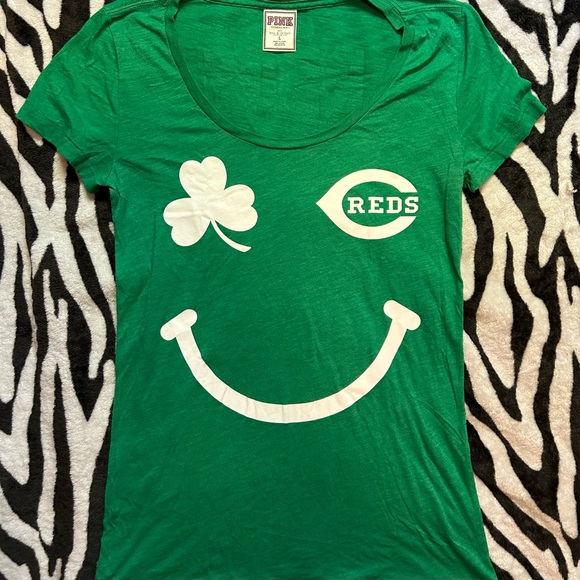 VSPINK 2012 Cincinnati Reds Top - Picture 1 of 4